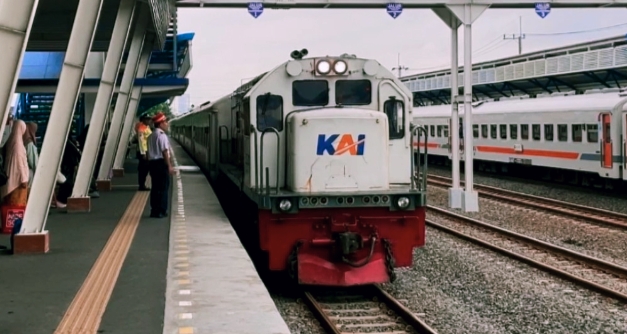 Libur Panjang Peringatan Isa Almasih, Pengguna Commuter Line di Surabaya Tembus 50 Ribu 