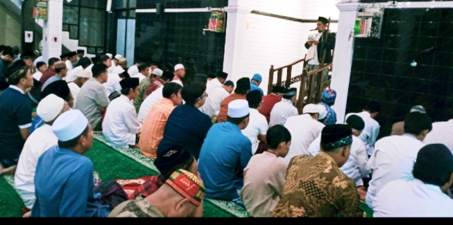 dul Adha di Masjid Baitul Muttaqin Bratang Gede Surabaya, Khatib Berkurbanlah Bagi yang Mampu