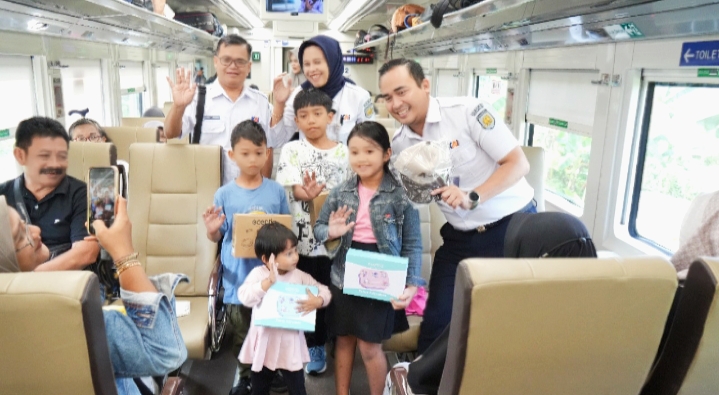 Liburan Sekolah; KAI Daop 8 Surabaya Sapa Pelanggan dengan Hadiah Menarik