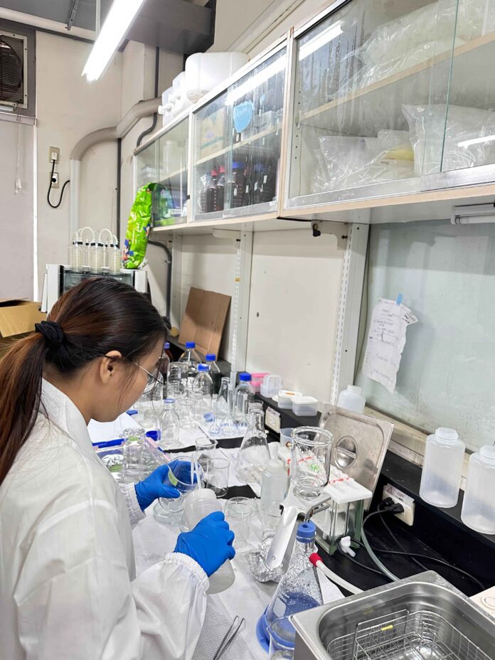 Mahasiswa UNAIR Dalami Riset Mikroplastik di CYCU Taiwan