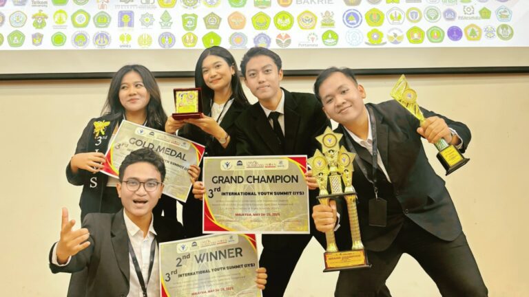 Mahasiswa UNAIR Sabet Medali Emas dan Juara Dua di International Youth Summit Malaysia