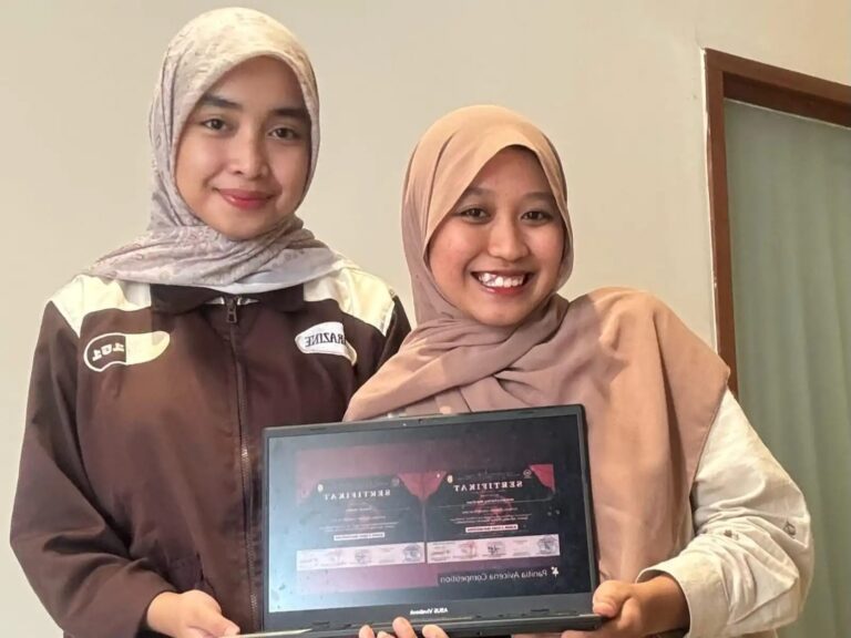 Mahasiswa Farmasi UNAIR Raih Juara 3 Nasional Berkat Gagasan Inovatif Soal Breast Cancer