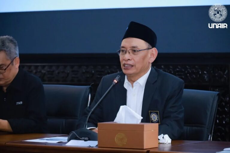 Rektor UNAIR Dorong Investasi untuk Cegah PHK dan Perbaikan Ekonomi