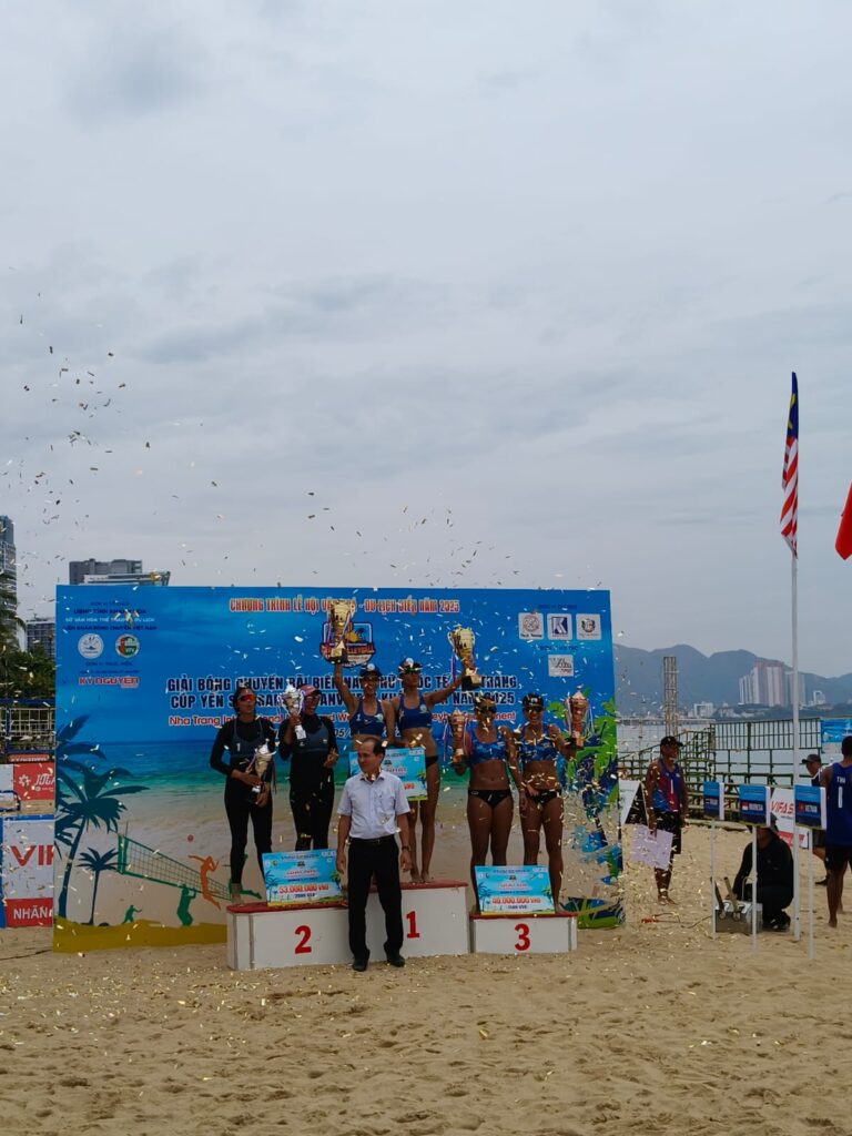 Tim Voli Pantai Putri Indonesia Raih Runner-up di Vietnam