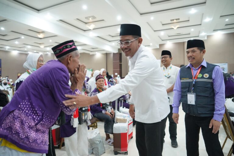 Sapa Jemaah Haji Kloter SUB-19, Plh. Dirjen PHU Kemenag: Rawat Kemabruran Haji