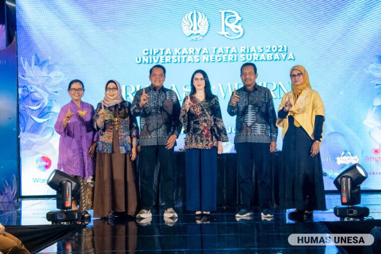 Arumi Bachsin Apresiasi Karya ‘Rupasampurna’ Mahasiswa Pend Tata Rias Unesa
