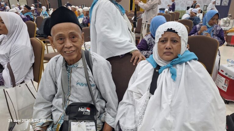 Suami Meninggal Setelah 3 Hari Pelunasan Biaya Haji, Isnaini Serasa Bersua Kembali di Jabal Rahmah