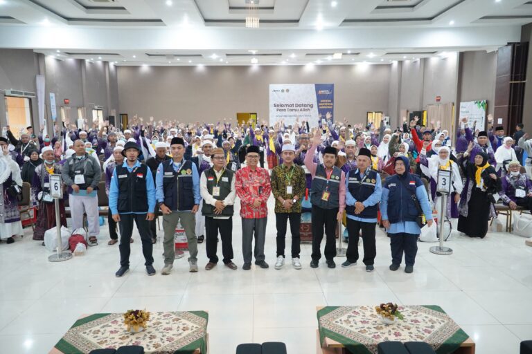 Kedatangan Kloter SUB-44 di Asrama Haji Surabaya Usai Tertunda Sehari di Jeddah