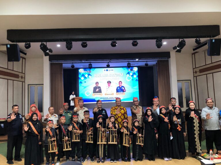 Peringati Hari Anti Narkotika Internasional Pemkab Gresik gelar pagelaran pemuda dan talkshow