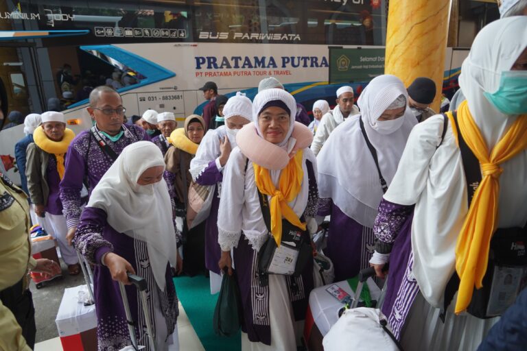 Kloter SUB 43 Asal Banyuwangi Tiba di Asrama Haji Surabaya dalam Keadaan Selamat Setelah Penundaan