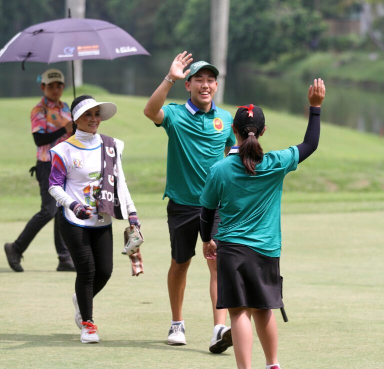 Tim Golf Surabaya Percaya Diri dengan Dua Birdie di Tiga Hole Terakhir