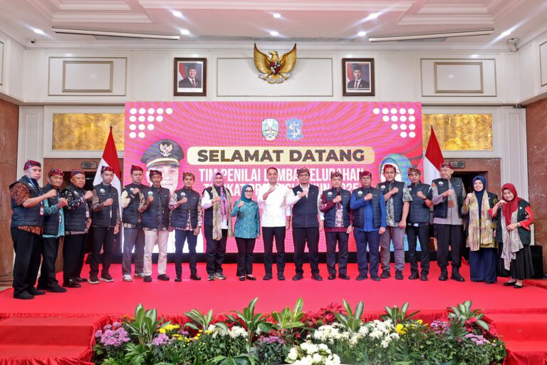 penjurian lomba kelurahan