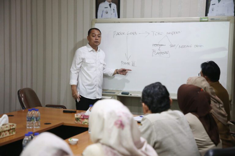 walikota kordinasi dengan BAPEDA 7