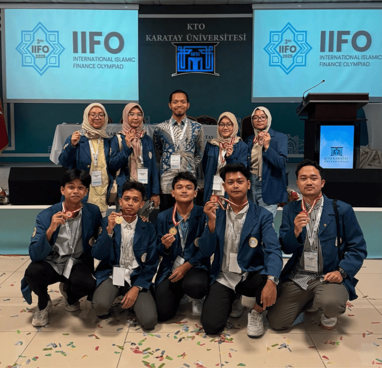 Mahasiswa UNAIR Borong Medali dalam International Islamic Finance Olympiad di Turki