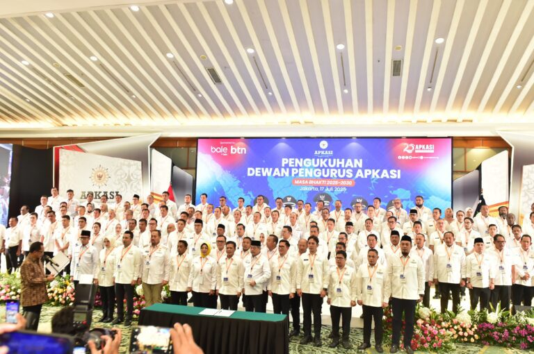 Bupati Yes Dikukuhkan Sebagai Koordinator Wilayah Apkasi Jawa Timur