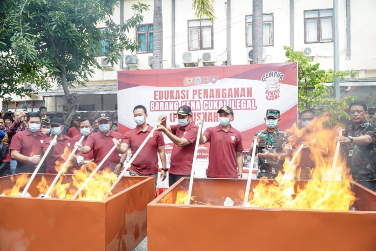 Dukung Penerimaan Negara, Pemkab Lamongan Musnahkan Barang Kena Cukai Ilegal