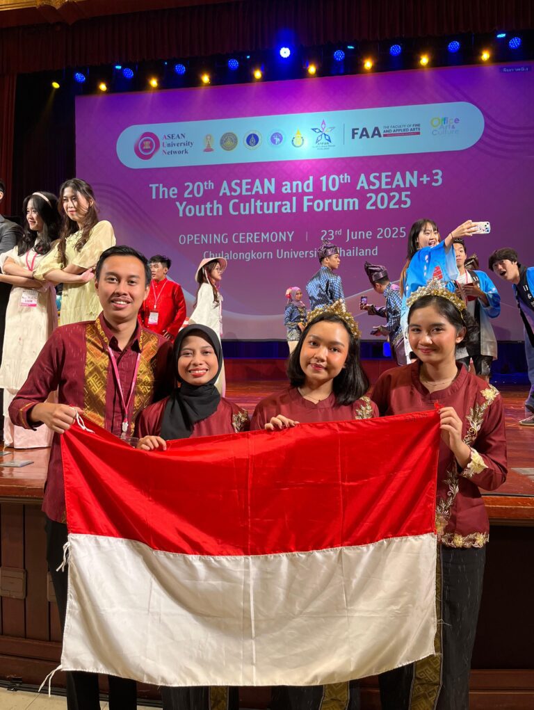Delegasi UNAIR Bawa Budaya Indonesia ke Panggung ASEAN