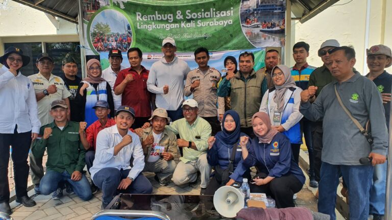 Konsorsium Lingkungan Hidup dan Pertamina Luncurkan Sekolah Aliran Sungai di Surabaya