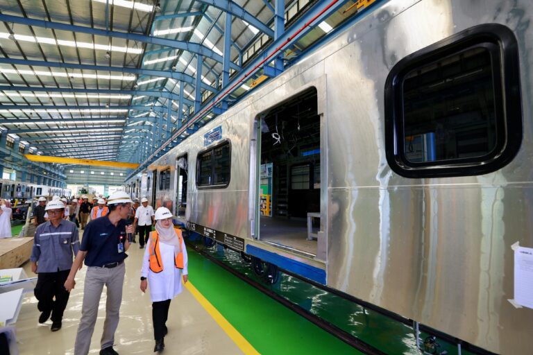 Serap Banyak Tenaga Kerja Lokal hingga Training ke Luar Negeri, INKA Banyuwangi Target Produksi 250 Gerbong Per Tahun