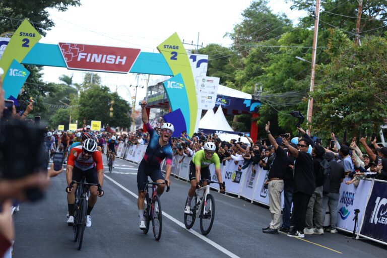 Pimpinan Balapan Silih Berganti, Etape Dua Tour de Banyuwangi Ijen Sajikan Pertarungan Sengit