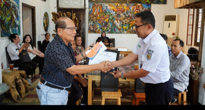 KAI Daop 8 Surabaya Berikan Penghargaan Penyewa Aset Yang Tertib Administrasi