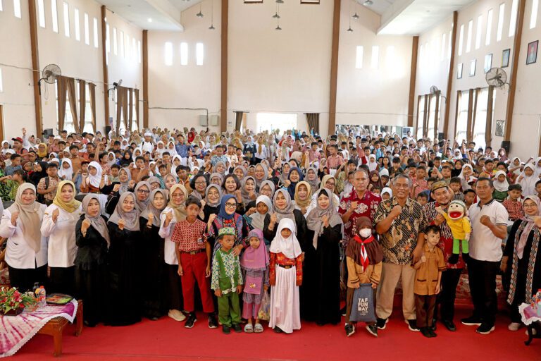 Pemkot Surabaya dan DWP Dispendik Gelar Bakti Sosial HAN 2025, Beri Santunan dan Dukung Pendidikan Siswa