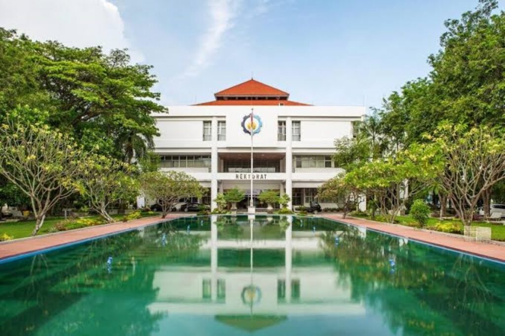 Institut Teknologi Sepuluh Nopember (ITS) berhasil menduduki peringkat 2 sebagai Kampus Paling Berprestasi tahun 2025 berdasarkan pemeringkatan di SIMT Puspresnas