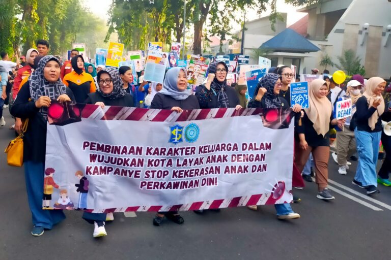 Pemkot dan PKK Surabaya Kampanyekan Stop Perkawinan Anak di CFD Taman Bungkul