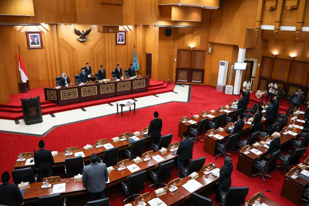 Paripurna Rancangan Peraturan daerah kota surabaya tentang rencana pembang 