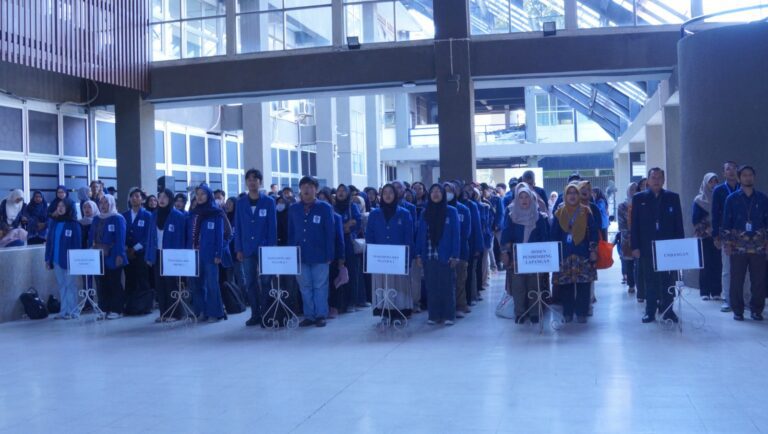 Tingkatkan Budaya Baca, ITS Berangkatkan KKN Tematik Literasi