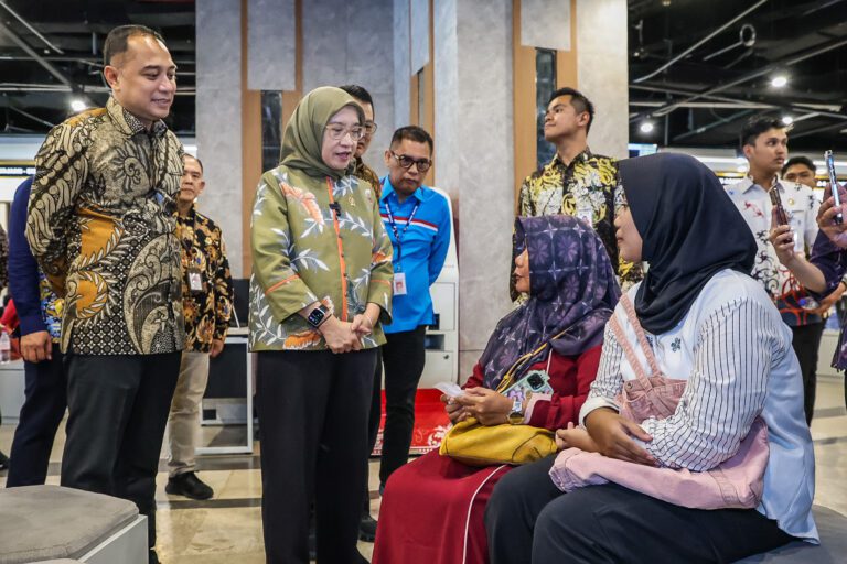 Terima Kunjungan MenPAN-RB, Kota Surabaya Jadi Percontohan Nasional ASN Bekerja di Balai RW