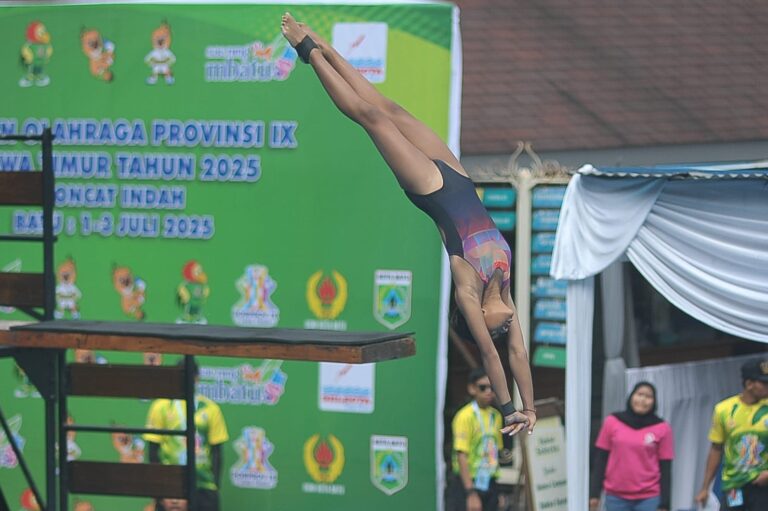 Sifa Raih Emas Pertama Loncat Indah Porprov Jatim IX