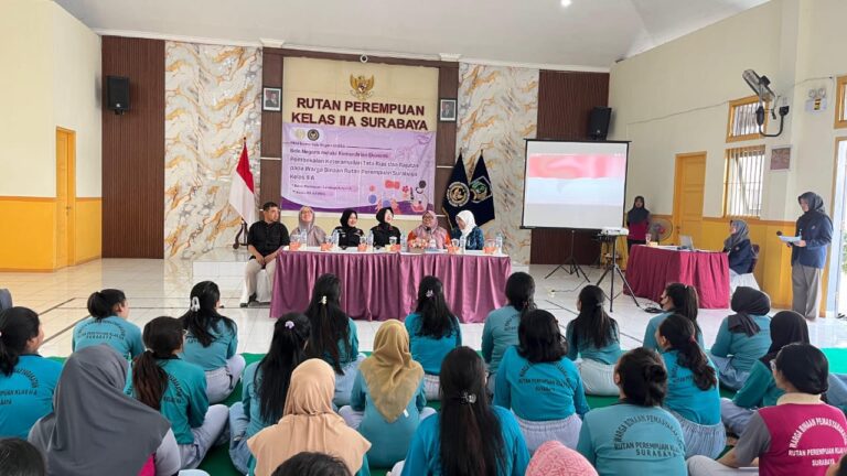 Tim Dosen Unesa Bekali Warga Binaan Rutan Perempuan Kelas II A Surabaya dengan Keterampilan Tata Rias dan Merajut