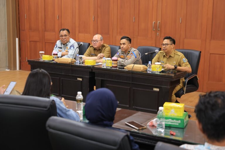 Gubernur Khofifah Bebaskan Tunggakan Pokok Pajak Bagi Ojol dan Warga Miskin