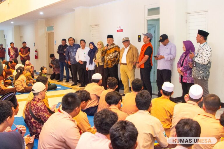 Tinjau Sekolah Rakyat Unesa, Komisi VIII DPR RI Semangati Siswa untuk Giat Belajar dan Beribadah