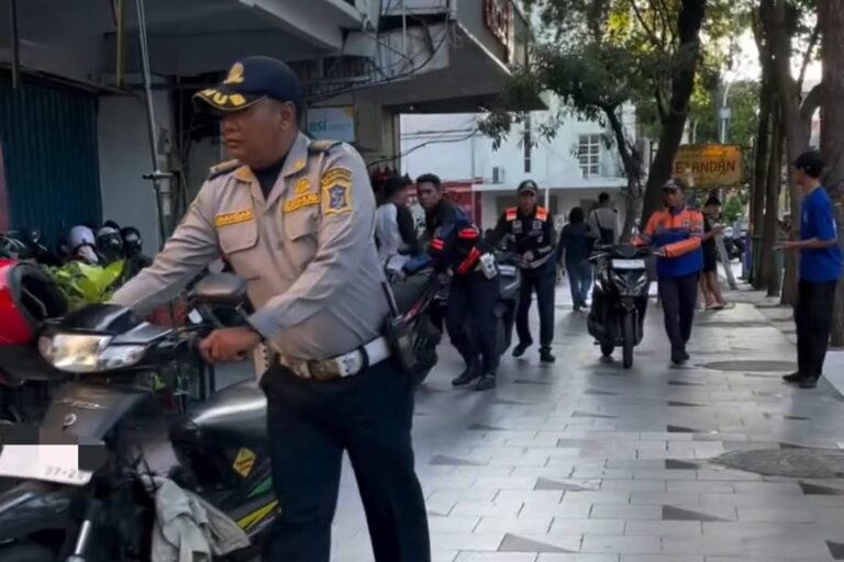 Wali Kota Eri Cahyadi Beber Alasan Tata Parkir TJU Jalan Tunjungan