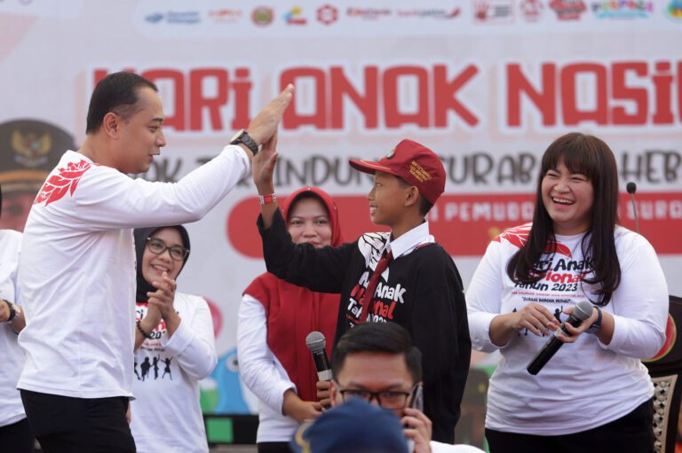 Peringati Hari Anak Nasional, Pemkot Surabaya Ajak Ratusan Anak Senam Ceria hingga Panen di Kebun