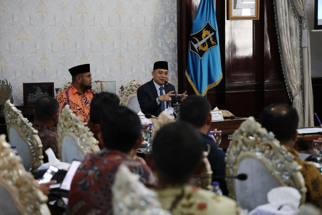penandatanganan kerjasama antara pemkotsurabaya dengan kab halmahera