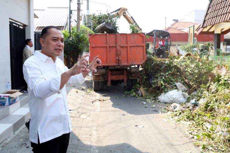 Percepat Pengangkutan Sampah, Pemkot Atur Jadwal Kerja Bakti Surabaya Bergerak 200 Titik per Minggu