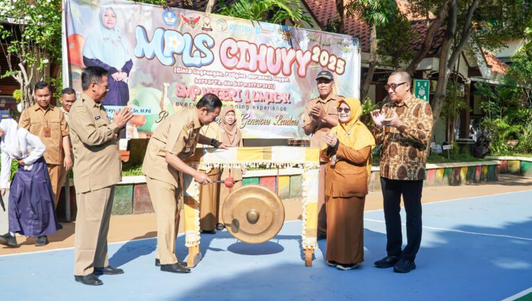 Membuka Kegiatan MPLS, Bupati Yes Pastikan Siswa Aman dan Nyaman