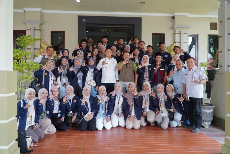 Bupati Yes Apresiasi Produk KKN Mahasiswa UNEJ