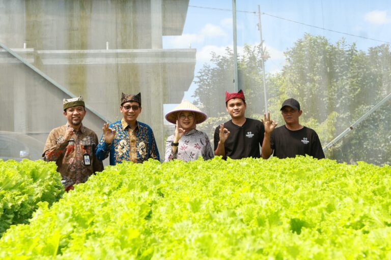 Ngantor di Tiga Desa Kecamatan Glenmore, Bupati Ipuk Cek Infrastruktur hingga Maksimalkan Potensi Pertanian