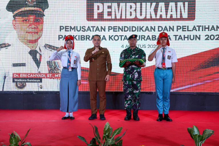 Wali Kota Eri Buka Pusdiklat Paskibraka Surabaya 2025, Ingatkan Pentingnya Kekompakan Tim