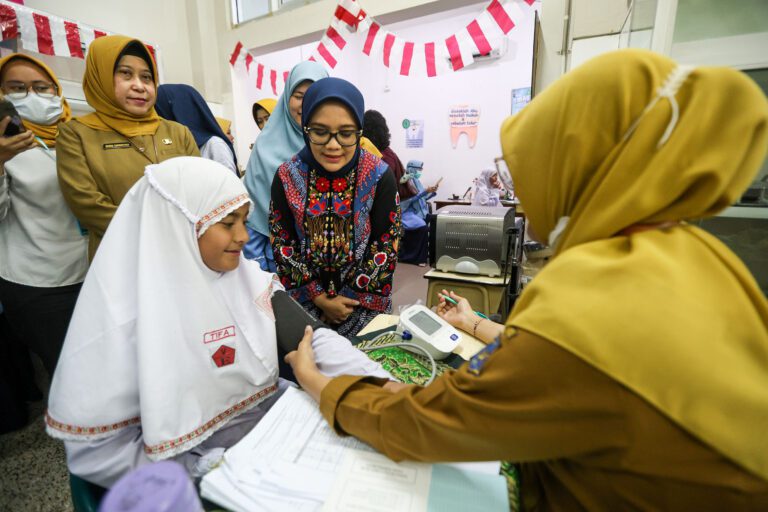 Lawan Kanker dan Campak, Rini Indriyani Kawal Imunisasi dan Cek Kesehatan Gratis Anak Surabaya