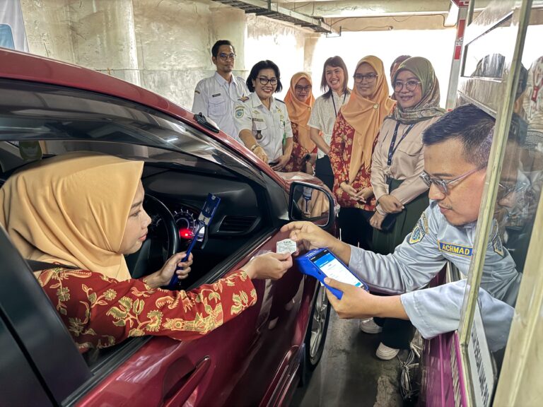 Rayakan HUT ke-80 RI, Tarif Parkir Khusus Rp80 via QRIS Diberlakukan di Sejumlah Titik Surabaya