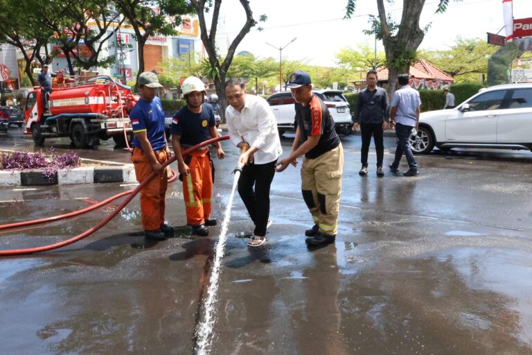 Wali Kota Eri Cahyadi Pimpin Gerak Cepat Pembersihan Kota Surabaya Pasca Aksi Massa