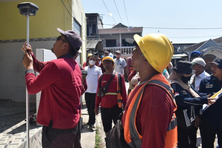 Pemkot Surabaya Tandai 54 Bangunan untuk Normalisasi Sungai Kalianak Tahap Kedua