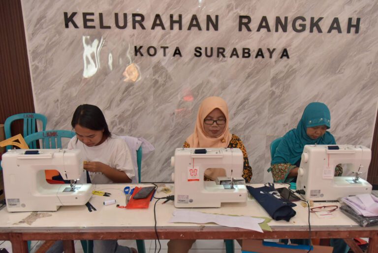 Bank Sampah dan Jahit, Wujud Pemberdayaan Ekonomi Kampung Pancasila Rangka