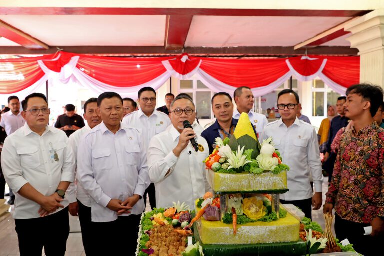 Menko Zulkifli Hasan Apresiasi Langkah Pemkot Surabaya Dalam Pembentukan Koperasi Merah Putih
