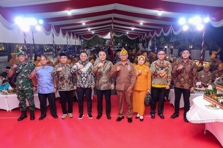 Malam Tasyakuran HUT Ke-80 RI, Wali Kota Eri Ajak Pemuda Jadi Garda Terdepan Kampung Pancasila